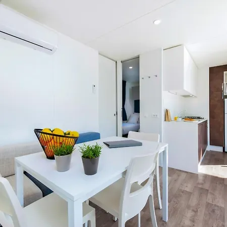 Tatil parkı Maistra Polari Mobile Homes 4*