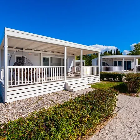 Tatil parkı Maistra Polari Mobile Homes 4*