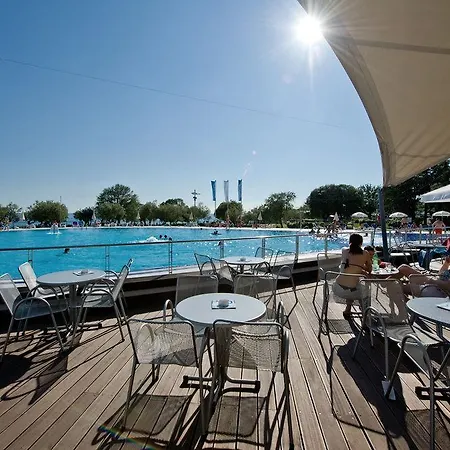 Tatil parkı Maistra Polari Mobile Homes 4*
