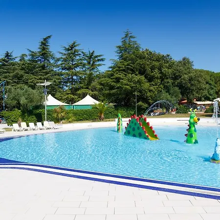 Tatil parkı Maistra Polari Mobile Homes 4*